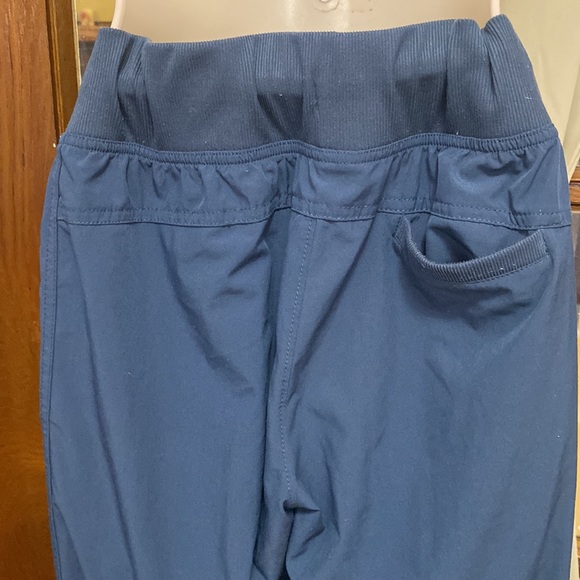 Champion women’s size small track pants lightweight. Perfect for jogging. - Picture 5 of 8